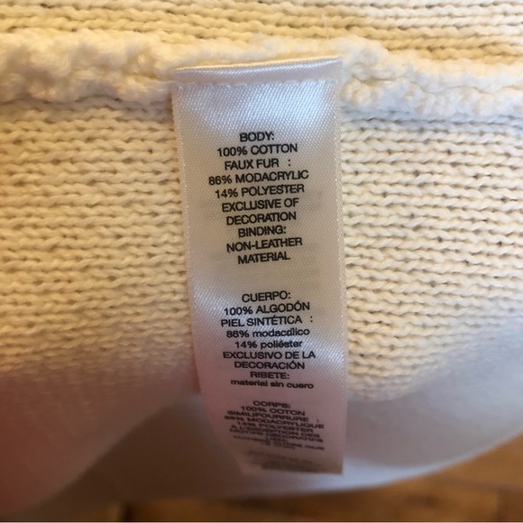 LIKE NEW! Chico’s White Long Button Sweater/Jacket w/Faux Fur Neck-Womens Medium - Picture 4 of 14